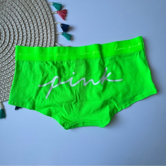 Victoria's Secret Logo Script Boyshort Panty Apple Green w Graphic Medium NEW - Picture 1 of 4
